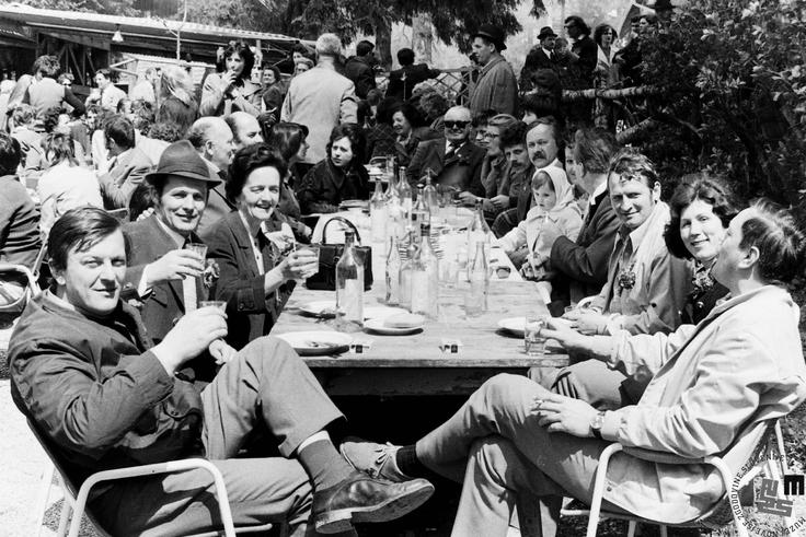 Nazdravljanje na Rožniku za prvi maj 1976. Hrani Muzej novejše zgodovine Slovenije. Foto: Nace Bizilj | Foto: Nace Bizilj, hrani Muzej novejše zgodovine