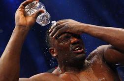 Chisora se je opravičil za udarce izven ringa