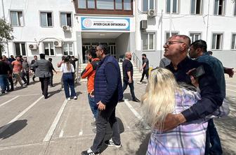 Novo streljanje na šoli v Turčiji: ubitih devet ljudi #video