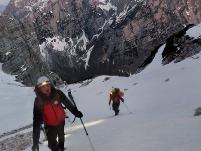 Zahtevna reševalna akcija pod Triglavom: alpinista našli premražena in dehidrirana #foto