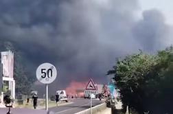Izredno stanje v Srbiji: divjajo požari, zgorelo je več hiš #video