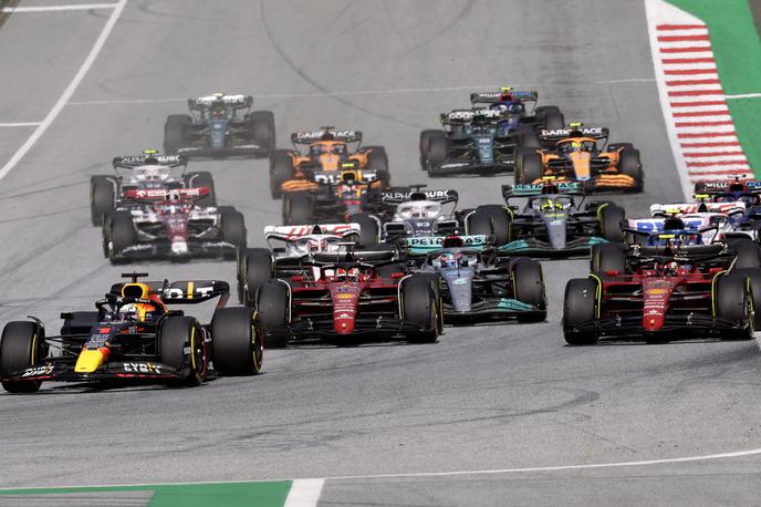 Avstrija Verstappen | Verstappen je prvi zapeljal v prvi zavoj in vodstva ni več prepustil tekmecem. | Foto Reuters