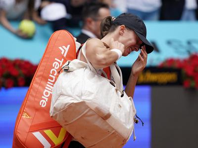 Številka ena brez težav, konec pa za četrto in osmo nosilko