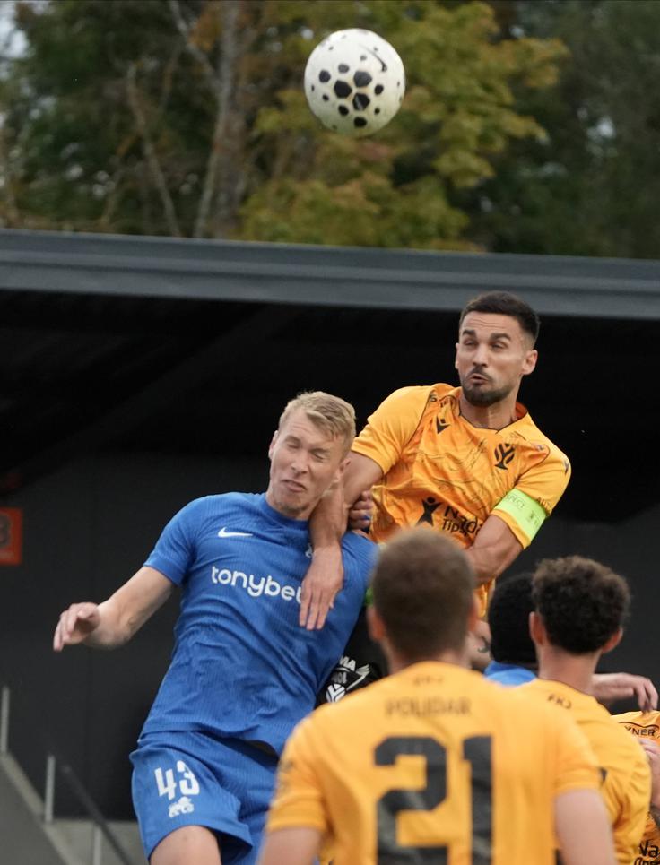 Žiga Lipušček je v 38. minuti zadel za znižanje na 1:2, a se s soigralci poslovil od evropskih tekem. | Foto: Guliverimage