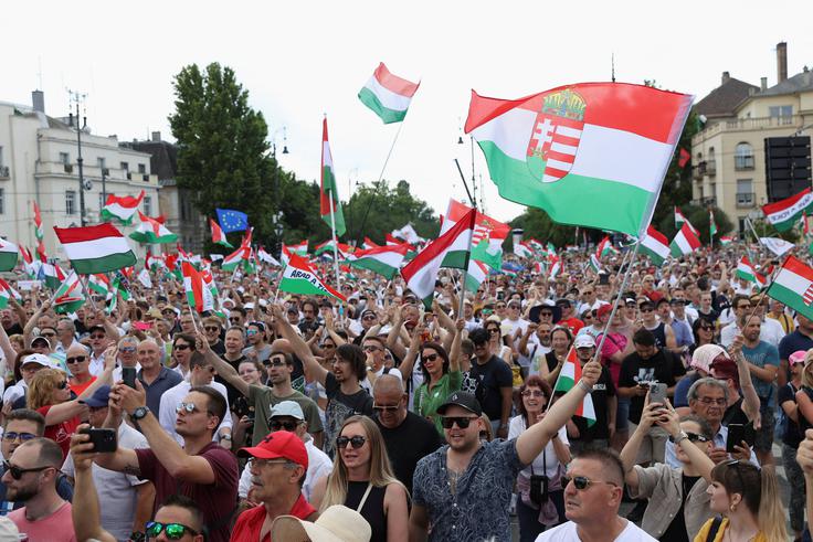 Analitiki ocenjujejo, da so volitve odločili predvsem notranjepolitični dejavniki, zlasti gospodarsko stanje v državi. | Foto: Reuters