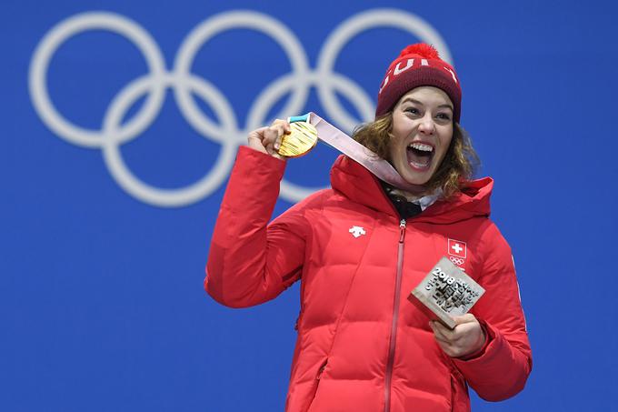 Razlog za veselje ima tudi družina Gisin. Mlajša sestra Dominique Gisin, olimpijske prvakinje v smuku iz Sočija, je osvojila olimpijsko zlato v kombinaciji. | Foto: Getty Images