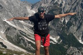 Zlati kapetan uživa v pokoju, zdaj je splezal slaba dva kilometra nad morje