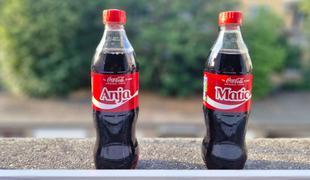 Ime, ki nekaj pomeni. Zakaj ljudje množično iščejo Coca-Colo z imenom?