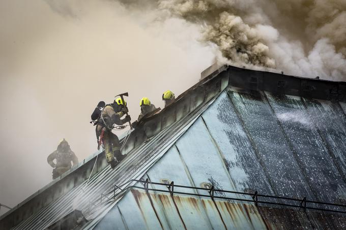 Požar na hotelu Union. | Foto: Bojan Puhek