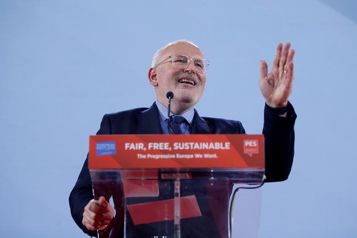 Timmermans je jasno povedal Zagrebu, da je treba spoštovati odločitve mednarodnih sodišč, kar so mnogi na Hrvaškem ocenili kot naklonjenost Sloveniji v arbitraži. | Foto: Reuters