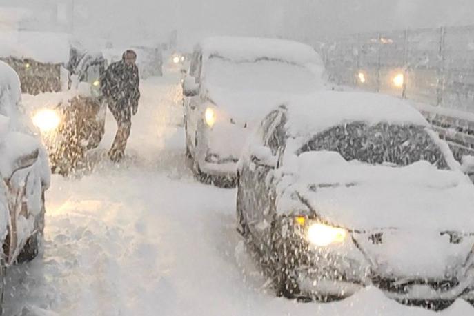 Istanbul sneg 25012022 | Občane obveščajo, naj umaknejo vozila in zaščitijo svoje premoženje. | Foto Twitter