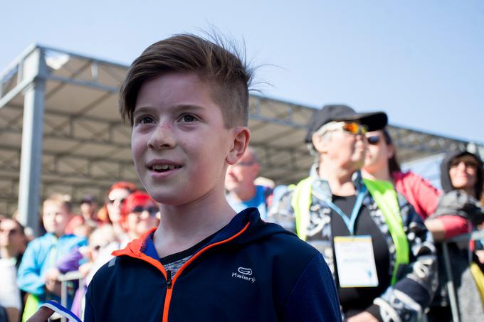 Desetletni Erik Klamfer je bil upravičeno ponosen na doseženi čas. 8,5 kilometra je pretekel v času 41:37. | Foto: Urban Urbanc/Sportida