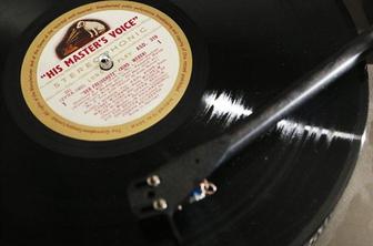 Prodaja vinilnih plošč se je v Veliki Britaniji podvojila