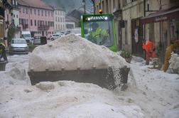 V Franciji točo odstranjevali s snežnimi plugi, v Nemčiji hudo neurje s poplavami #foto #video
