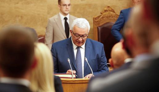 Kaos na Balkanu: Rušijo ga, ker podpira Dodika
