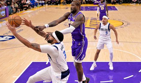 Davis po vrnitvi proti Lakersom znova na stranskem tiru