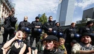 V Frankfurtu okoli 20.000 protikapitalističnih protestnikov
