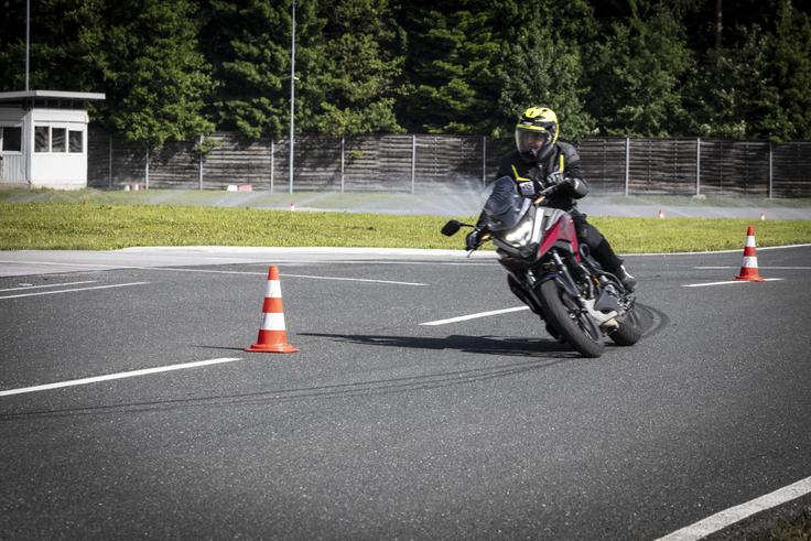 Velika težava ostaja tudi vožnja pod vplivom alkohola pri motoristih. V letošnjem letu je bil alkohol prisoten v približno sedmih odstotkih vseh prometnih nesreč.  | Foto: Bojan Puhek