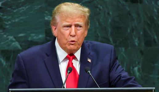 Trump želi AI preimenovati v SI. Sledil je naval na slovenske domene.