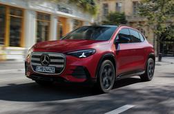 Novi mercedes GLA daljši za skoraj 15 centimetrov. Kaj pa pravite na ta zadek?