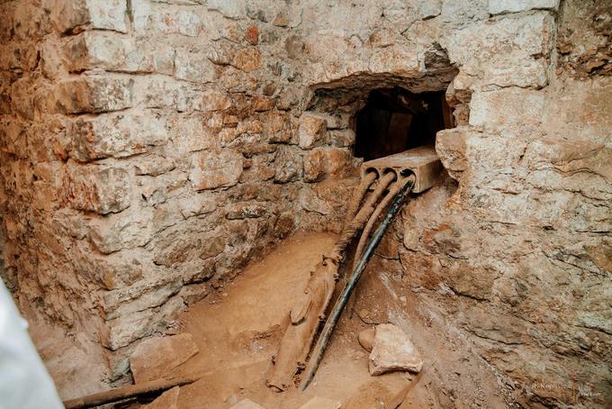 Predsednik višjega sodišča Boris Savić je ocenil, da tisti, ki so izkopali predor, niso želeli ukrasti dokazov, ampak so morda načrtovali pobeg katerega od obdolžencev. | Foto: Vlada Črne Gore