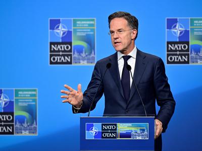 Rutte: Nato mora biti pripravljen na vsakršen izziv danes in v prihodnje