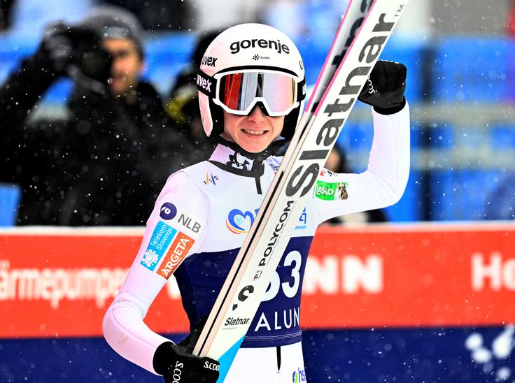 Nika Prevc je na diskvalifikacijo odgovorila z zanesljivo zmago. | Foto: Reuters