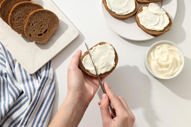 Priprava sirnega namaza vam bo vzela le par minut. | Foto: Shutterstock