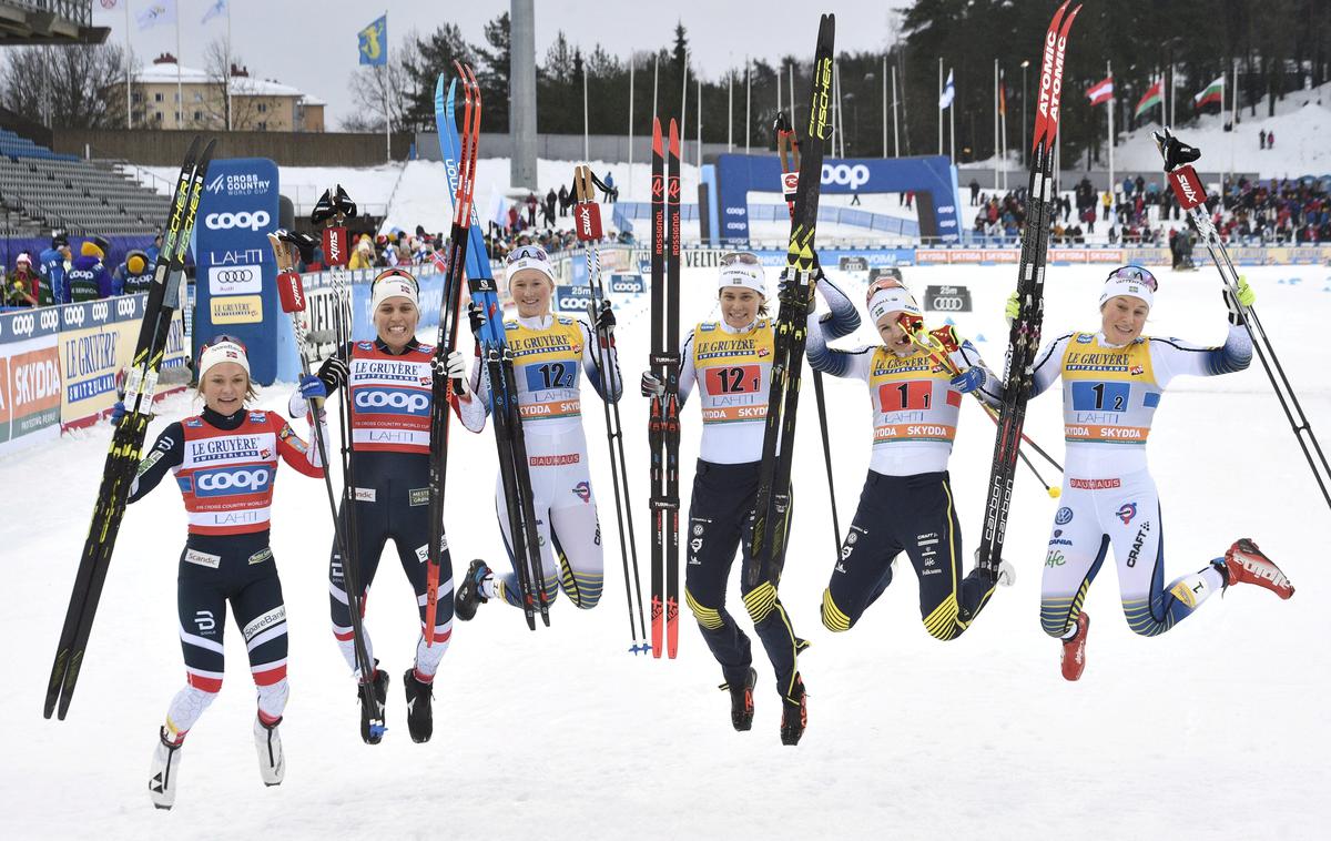 Lahti teki | Zmagali sta Švedinji Ida Igemarsdotter in Maja Dahlqvist, ki sta bili dve sekundi hitrejši od Norvežank, tretje mesto je zasedla druga švedska ekipa. | Foto Reuters