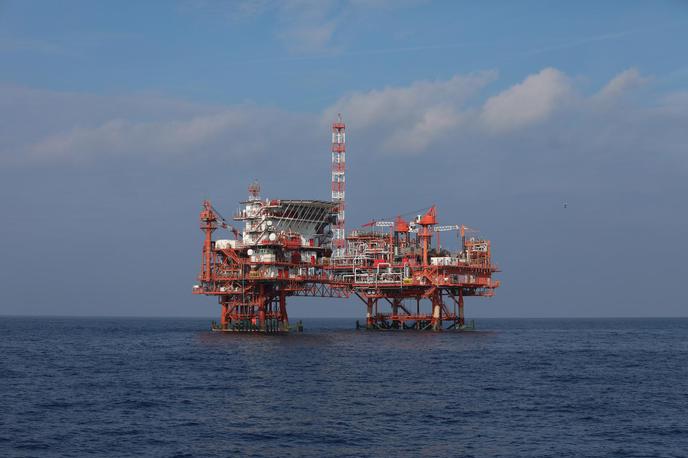 Ploščad INA, severni Jadran | Ploščad Ivana A, kamor so se zatekli trije slovenski državljani. | Foto Pixsell/Slaven Branislav Babic