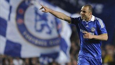 Chelsea podaljšal še z Alexom