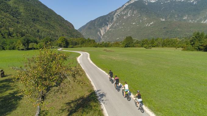 Okrog Bovca je veliko prijetnih kolesarskih poti, primernih za vso družino. | Foto: Getty Images