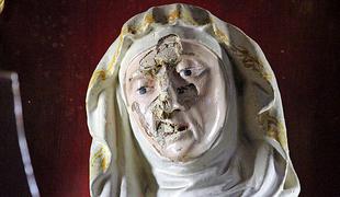 To je moški, ki je razbil 600 let star Marijin kip v stolnici #foto