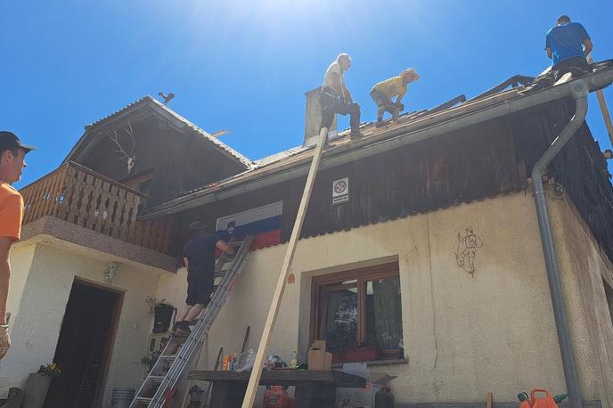 Kmetija Bukovnik | Ogenj je uničil vsa gospodarska poslopja in tudi ostrešje stanovanjske hiše. | Foto Kmetija Bukovc - Bukovnik/Facebook