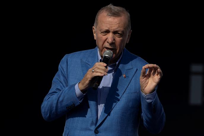 Recep Tayyip Erdogan, turški predsednik | Predčasne predsedniške in parlamentarne volitve v Turčiji 14. maja bodo velika preizkušnja za Erdogana, ki je na oblasti že 20 let in se trenutno spopada s težavami pri obvladovanju gospodarske krize v državi. Ta se je po februarskem uničujočem potresu na jugovzhodu države, ki je terjal več kot 50 tisoč življenj, le še poglobila. | Foto Reuters