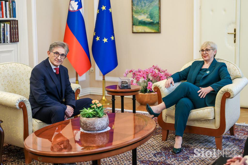 Posvetovanja pri predsednici