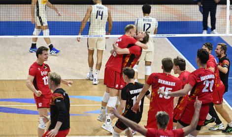 Šok za Italijane, ki so doživeli slovenski deja vu, olimpijski prvaki so se spravili v neugoden položaj