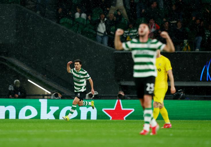 Pedro Goncalves je v 61. minuti podvojil prednost Sportinga. V Lizboni se obeta pester zaključek srečanja. | Foto: Reuters