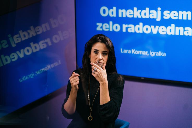 Vsaka njena predstava ima svoj parfum, ki ga Lara uporablja samo za tisto vlogo. | Foto: Jan Lukanović