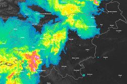 Huda nevihta dosegla Slovenijo, ponoči neurja proti jugu in zahodu #video