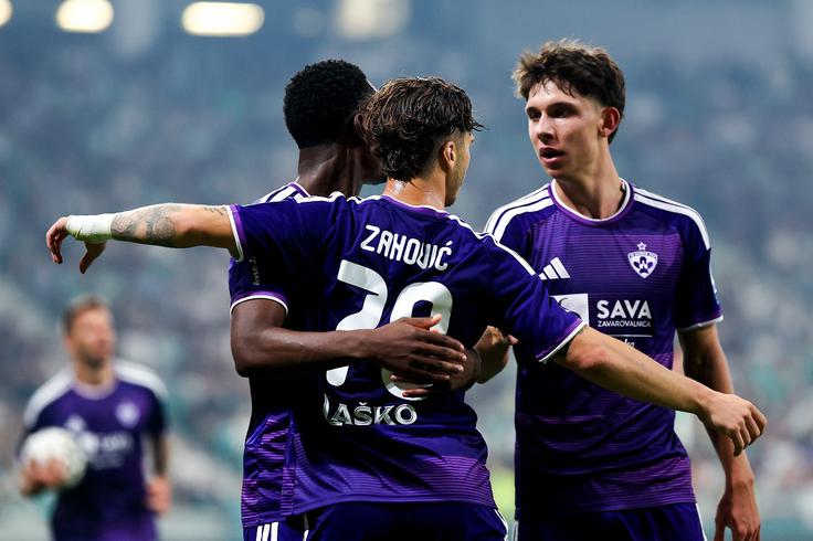 Nejc Viher je prispeval podajo (desno), Luka Zahović pa je z natančnim in premišljenim strelom premagal Matevža Vidovška. | Foto: Aleš Fevžer