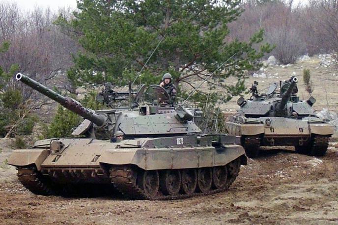M-55S tank slovenska vojska | Kot so izpostavili v kabinetu, je bil dogovor sprejet "v duhu solidarnosti z ukrajinskim narodom", ki se spoprijema z rusko agresijo, hkrati pa bo "ta krožna izmenjava okrepila tudi obrambno sodelovanje med Slovenijo in Nemčijo". | Foto Twitter