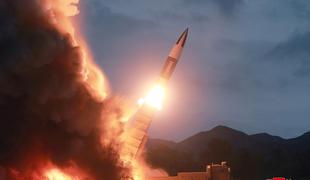 Pjongjang izstrelil nove projektile in zavrnil mirovne pogovore s Seulom