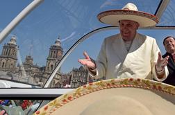 Papež želi Mehiko brez izseljevanja in "trgovcev smrti"