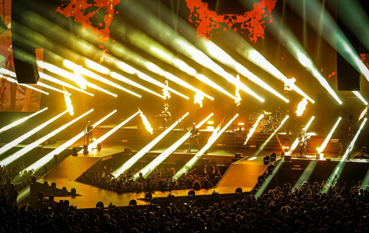 Siddharta, 30 let, Stožice | Zasedba Siddharta je na koncertu postregla z raznovrstnim glasbenim repertoarjem. | Foto Daniel Novakovič/STA