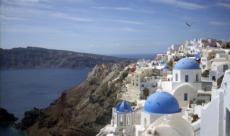 Grški otok Santorini sameva: To je najslabša sezona do zdaj