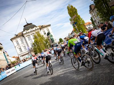 Mladi kolesarji so se iz Ljubljane pognali proti Šenčurju #foto