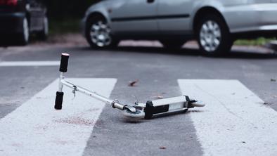 Nova prometna nesreča, v kateri je bil huje poškodovan otrok na skiroju