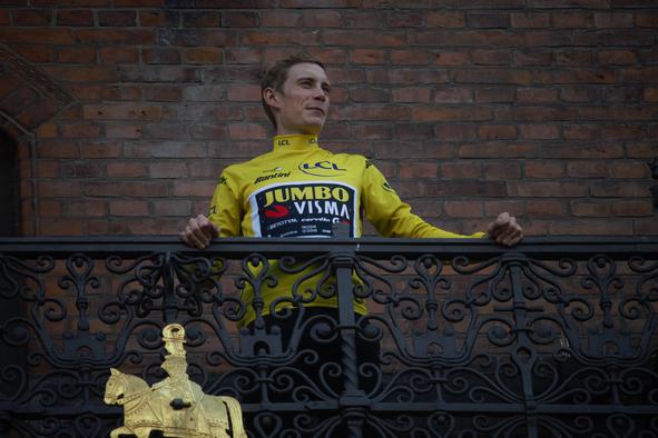 Trener Vingegaarda zatrjuje: To, kar počne Pogačar, ne vpliva na naš pristop #video