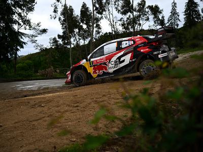 Ogier prebil gumo in ostal brez zmage, prvič letos slavil Neuville